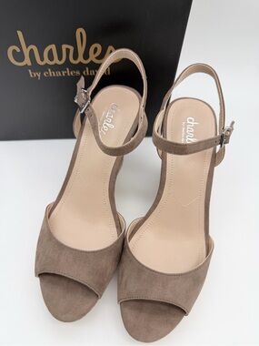 Charles by Charles David “Lambert”Wedge Sandals – Taupe – Size 8M